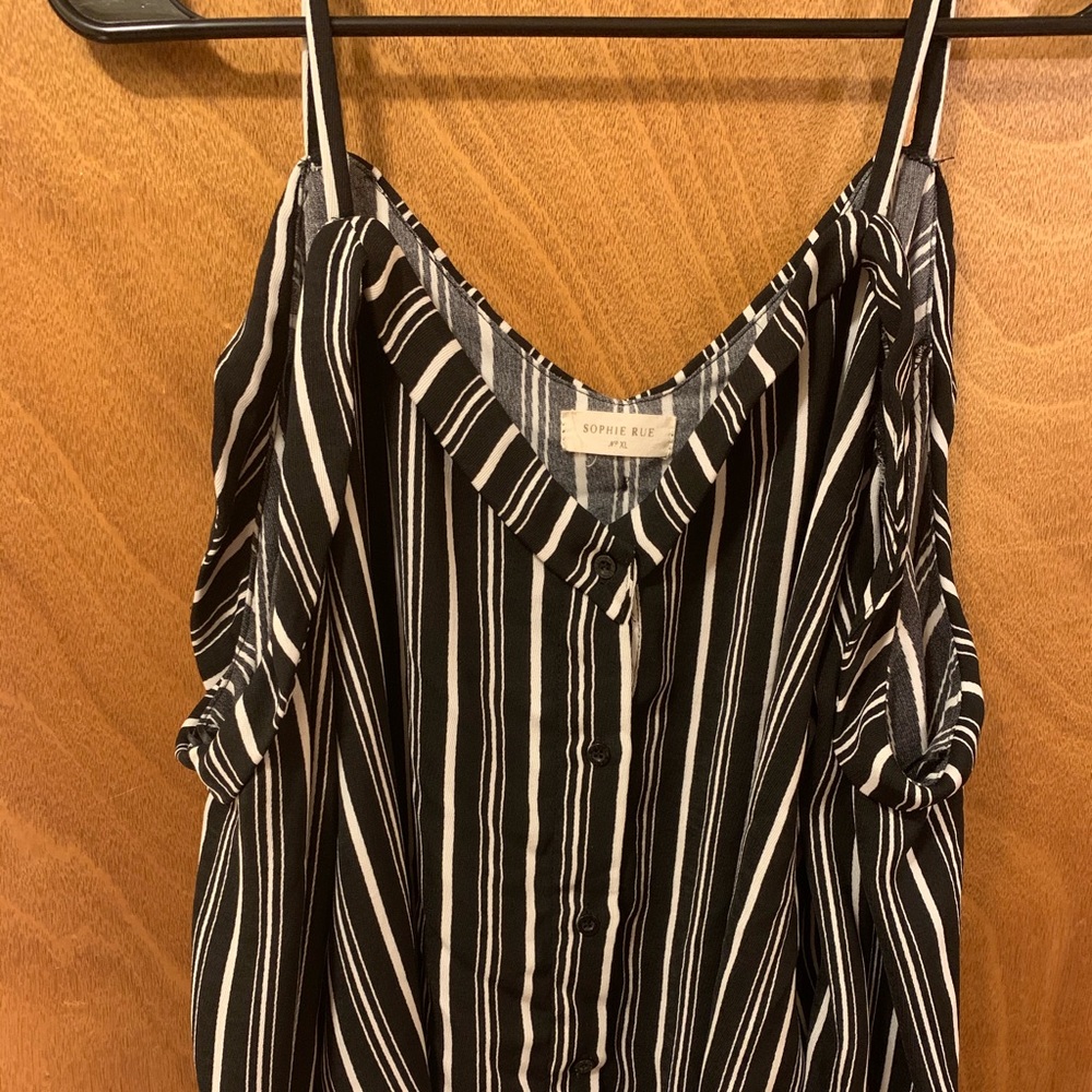 Cold-shoulder top